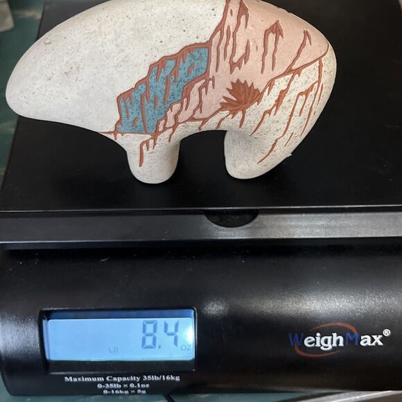 NATIVE AMERICAN HAND-ETCHED/PAINTED BEAR SCULPTURE SIGNED - Picture 13 of 13